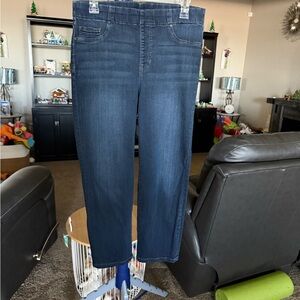 Women's Liverpool the crop pull on Blue Jeans. Size 10/30